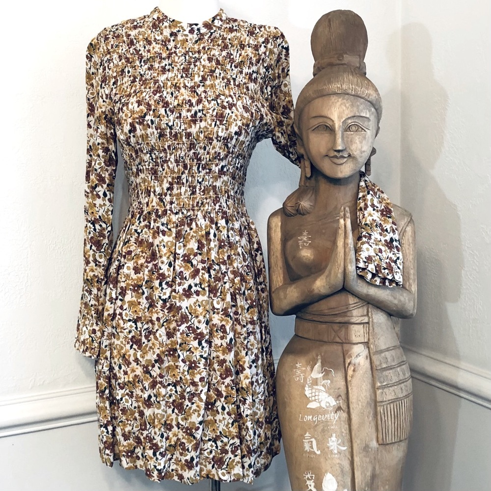 TOPSHOP Dress Smocked Floral Long Sleeved  Size 6